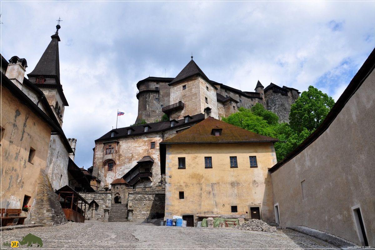 قلعه اوراوا؛ دژ معروف به «قلعه دراکولا» که فیلم ترسناک «نوسفراتو» در آن ساخته شد و شبح «بانوی سفید» در آن پرسه میزند قلعه اوراوا