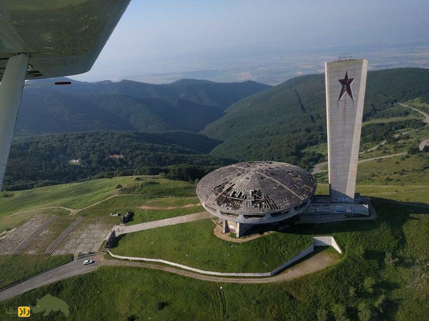 بوزلودژا؛ بنایی کاملا شبیه سینه فضایی و نماد کشور بلغارستان که عجیبترین معماری کمونیستی جهان است بوزلودژا