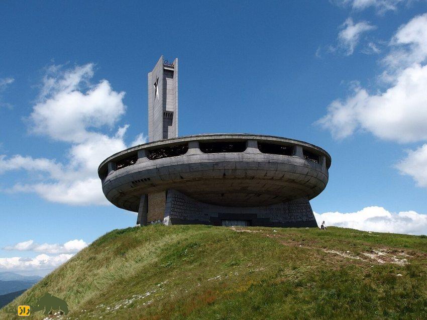 بوزلودژا؛ بنایی کاملا شبیه سینه فضایی و نماد کشور بلغارستان که عجیبترین معماری کمونیستی جهان است بوزلودژا