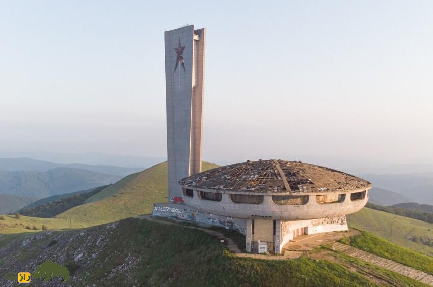 بوزلودژا؛ بنایی کاملا شبیه سینه فضایی و نماد کشور بلغارستان که عجیبترین معماری کمونیستی جهان است بوزلودژا