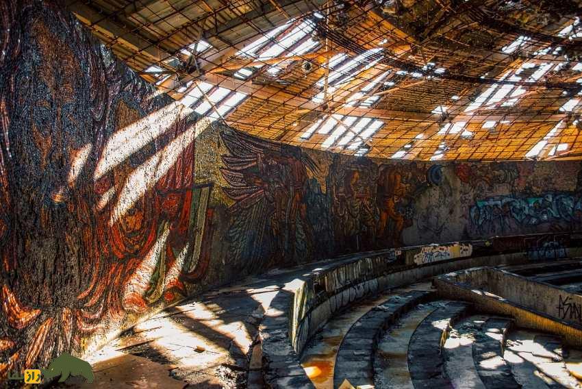 بوزلودژا؛ بنایی کاملا شبیه سینه فضایی و نماد کشور بلغارستان که عجیبترین معماری کمونیستی جهان است بوزلودژا