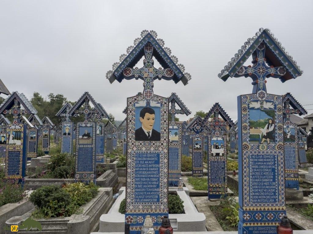 گورستان خرم؛ گورستانی خاص با رنگ آبی و از عجایب هفتگانه رومانی که با مردهها شوخی میکنند و به آنها میخندند گورستان خرم رومانی