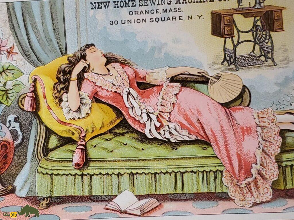 یک زن دوران ویکتوریا که روی مبل مخصوص غش کردن افتاده است