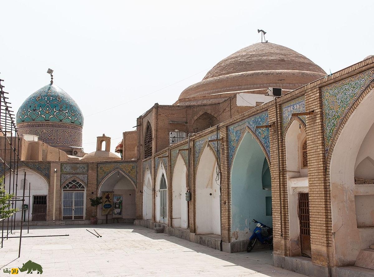 شیر سنگی امامزاده ماستی؛ شیر سنگی معروفی که زنان باور دارند با عبور از زیر شکم آن حامله میشوند امامزاده ماستی