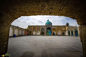 شیر سنگی امامزاده ماستی؛ شیر سنگی معروف اصفهان که زنان باور دارند با عبور از زیر شکم آن حامله میشوند