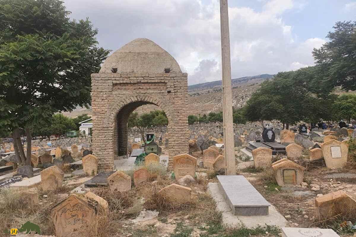 گورستان سفیدچاه؛ نخستین قبرستان مسلمانان ایران با سنگنوشتههایی که حرف میزنند! گورستان سفیدچاه؛ نخستین قبرستان مسلمانان ایران با سنگنوشتههایی که حرف میزنند!
