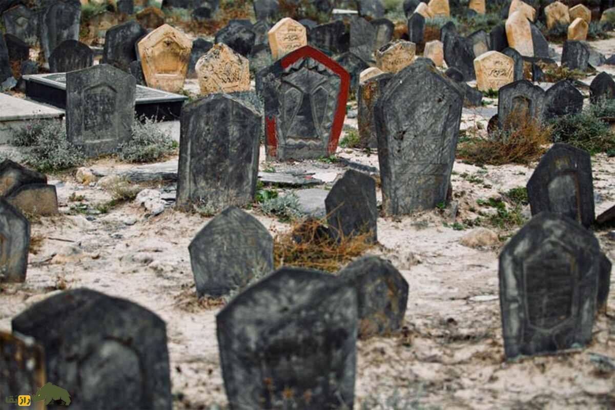 گورستان سفیدچاه؛ نخستین قبرستان مسلمانان ایران با سنگنوشتههایی که حرف میزنند! گورستان سفیدچاه؛ نخستین قبرستان مسلمانان ایران با سنگنوشتههایی که حرف میزنند!