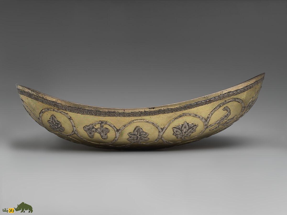 کاسههای بیضیشکل ساسانی؛ کاسههایی از جنس نقره با روکش طلا که نماد محبوبیت دیونیزوس در نزد ساسانیان است کاسههای بیضیشکل ساسانی