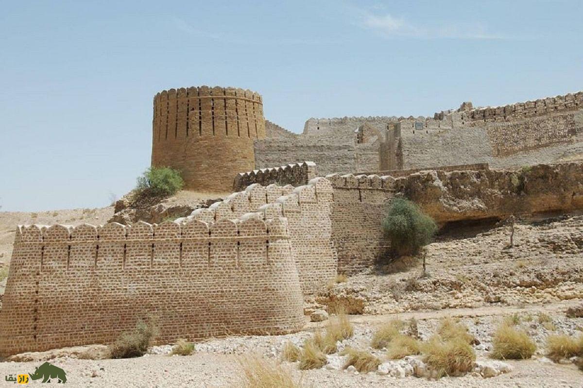 قلعه رانیکوت؛ بزرگترین دژ جهان در پاکستان معروف به «دیوار بزرگ سند» که ساخت آن به ساسانیان نسبت داده میشود قلعه رانیکوت