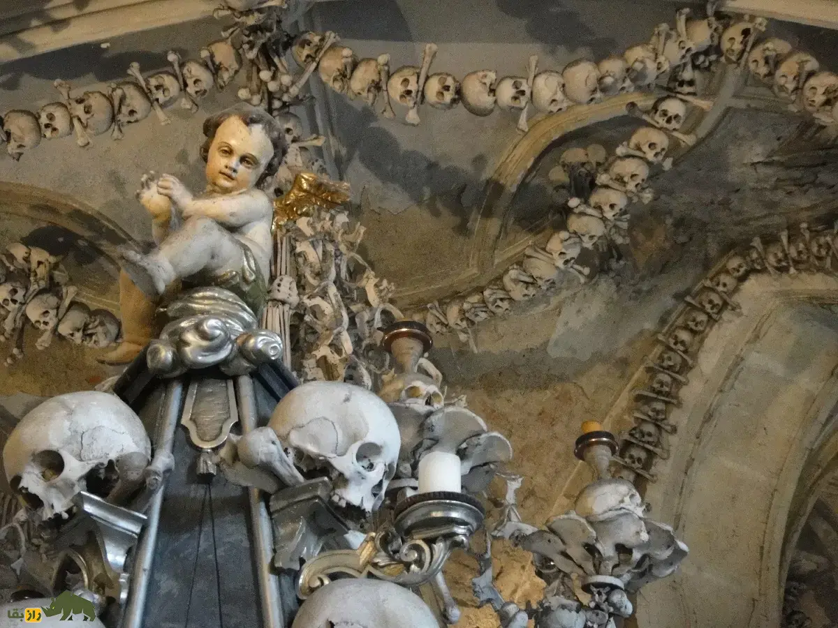 کلیسای استخوان؛ کلیسای ترسناک و مرموز چک که با ۷۰ هزار اسکلت انسان تزئین شده است کلیسای استخوان