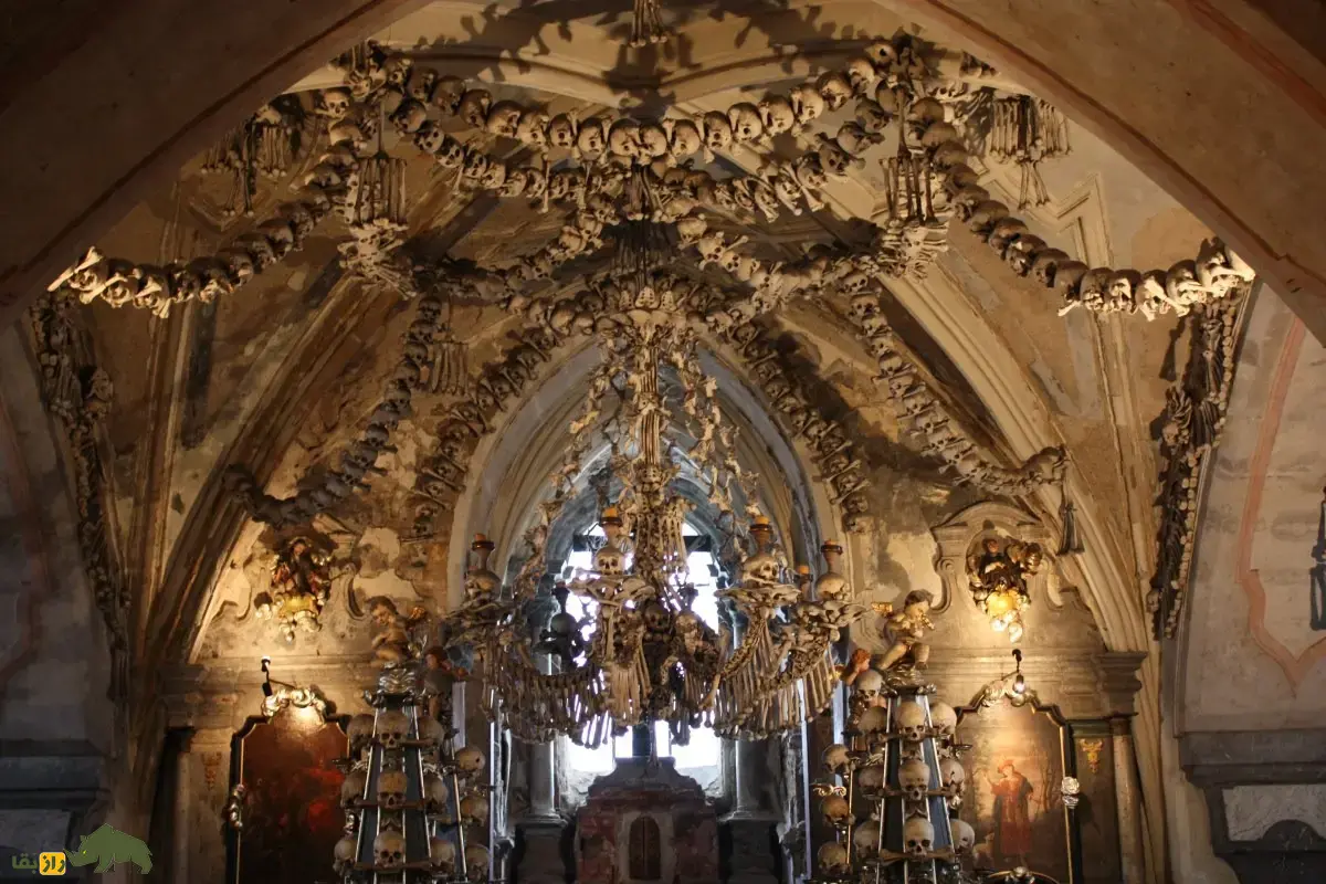 کلیسای استخوان؛ کلیسای ترسناک و مرموز چک که با ۷۰ هزار اسکلت انسان تزئین شده است کلیسای استخوان