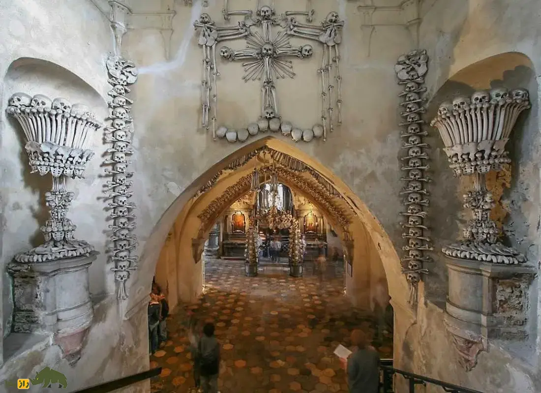 کلیسای استخوان؛ کلیسای ترسناک و مرموز چک که با ۷۰ هزار اسکلت انسان تزئین شده است کلیسای استخوان