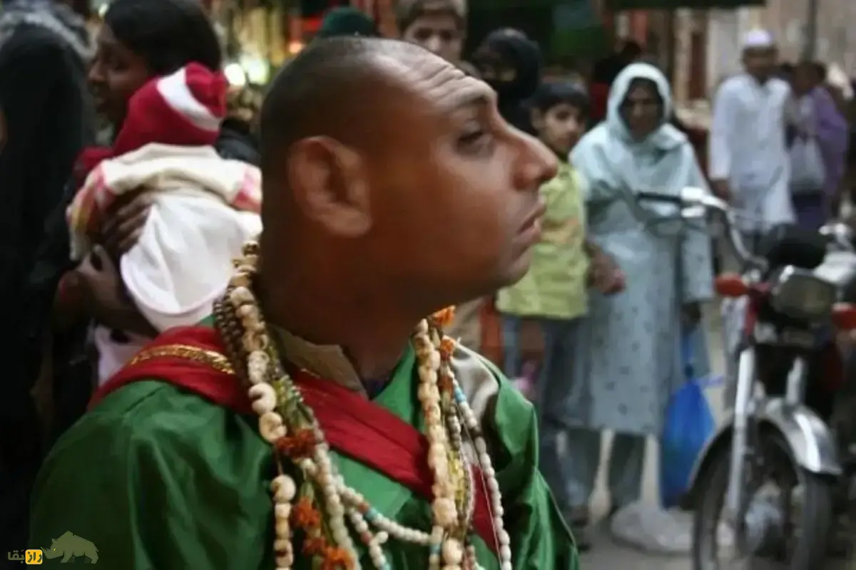 موش‌های شاه دولا؛ کودکان اسرارآمیز زیارتگاهی در پاکستان که به طرز دردناکی تغییر چهره داده می‌شدند تا برای زیارتگاه گدایی کنند!