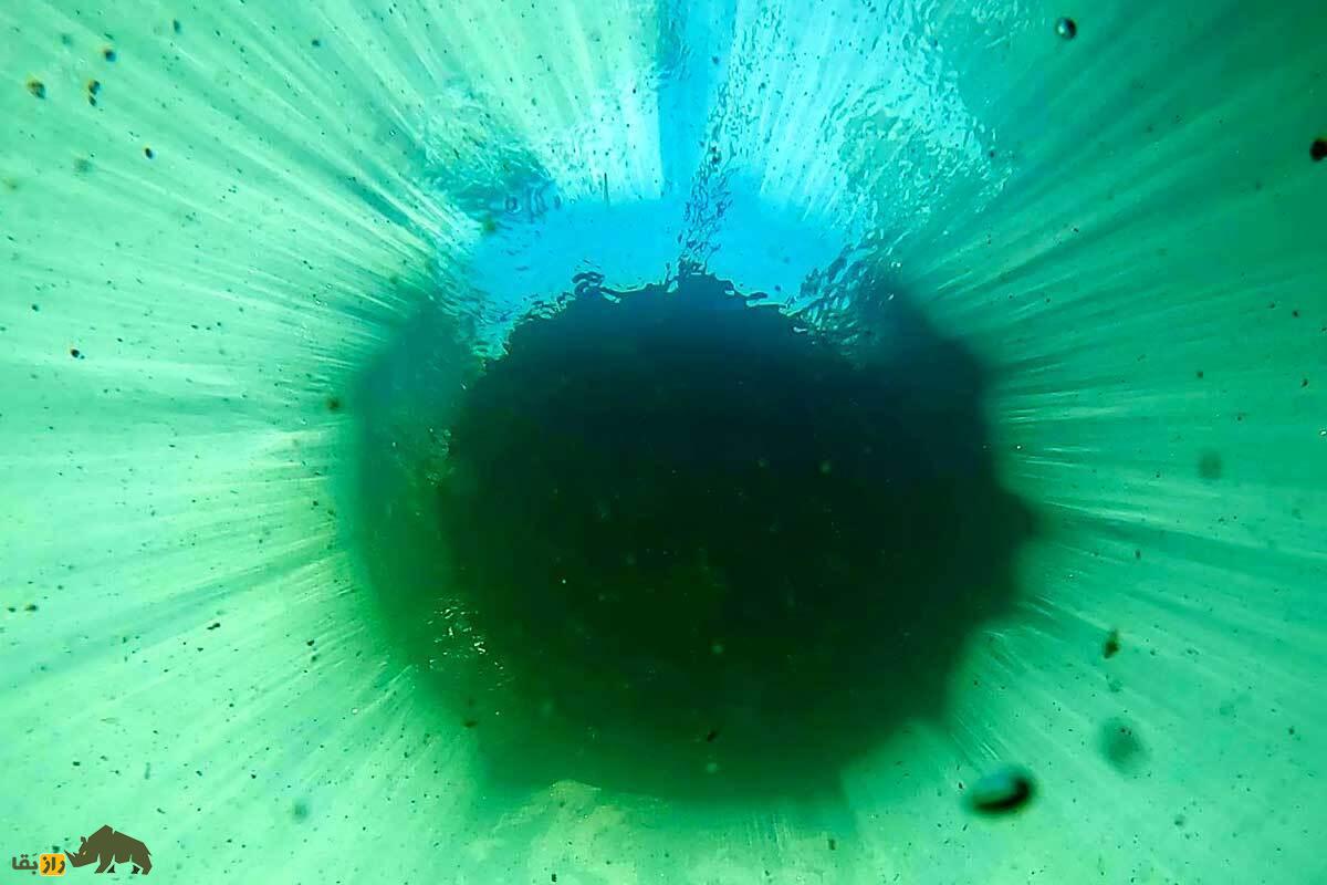 ژرف گودال هرانیتسه؛ عمیق‌ترین گودال زیرآبی دنیا با عمق ۱۲۰۰ متری که هیچ انسانی نتوانسته به کف آن برسد و هرکس وارد آن شود بیهوش می‌شود