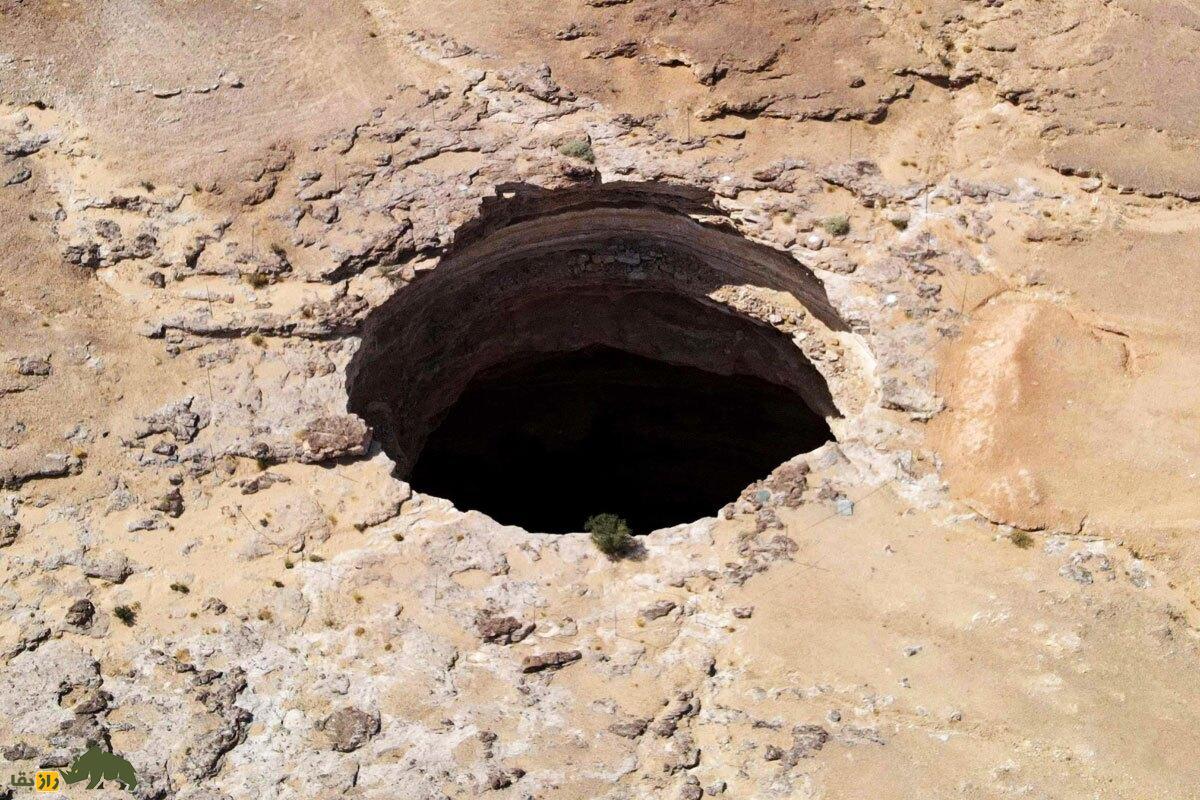 گودال برهوت؛ چاهی عمیق و تاریک با دهانه ۳۰ متری در یمن معروف به «چاه جهنم» که مأمن جن‌هاست و در کف آن مروارید‌های غاری وجود دارد