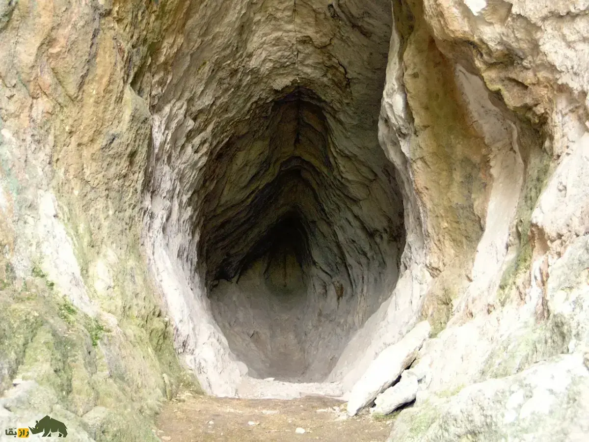 غار رَحِم؛ غار اسرارآمیزی که انسان‌های اولیه آن را شبیه اندام تناسلی زنان با دست از دل کوه تراشیدند و نور خورشید در یک زمان مشخص درون آن حرکت می‌کند