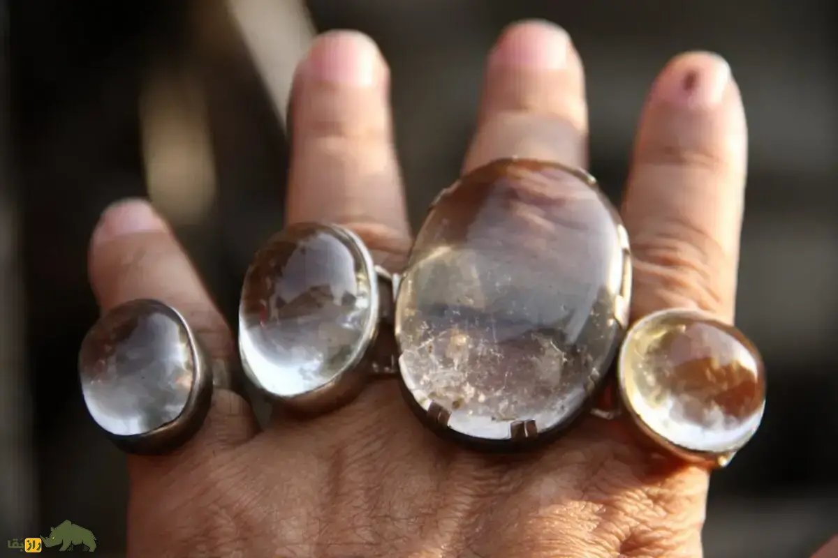 دُر نجف؛ یکی از مقدس‌ترین سنگ‌های جهان که معدن آن در نجف عراق است و تا ۲۰۰ میلیون تومان برای هر قیراط ارزش دارد