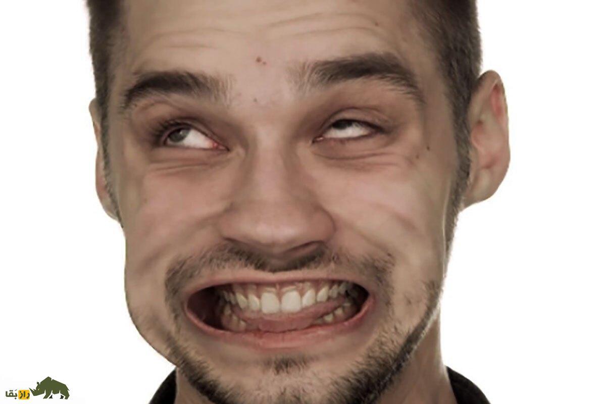 ویدئو | اگر در سرعت ۲۰۰ کیلومتر و ارتفاع ۳۰۰۰ متر صورت خود را از هلیکوپتر بیرون بیاوریم چه می‌شود؟