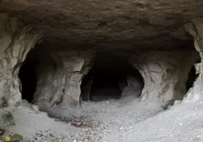 غار وریووکینا؛ دومین غار عمیق جهان با ۲ کیلومتر عمق که آبشار‌های زیرزمینی دارد و زمان در داخل غار معنای خود را از دست می‌دهد