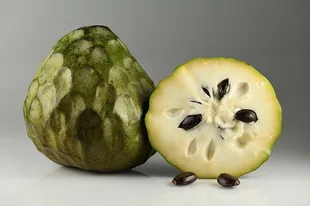سیب کاستارد؛ میوه‌ای با پوستی شبیه پوست تمساح که طعم چندین میوه را هم‌زمان دارد و به «میوه بستنی» معروف است