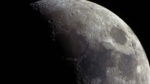 «زخم‌های روی صورت» ماه از دریچه دوربین عکاس ایرانی