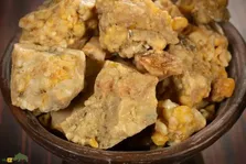 اوشَق؛ ماده معروف به صمغ طلایی ایران که انرژی بدن را تقویت می‌کند و به طرز معجزه‌آسایی زخم‌های سطحی بدن را خوب می‌کند