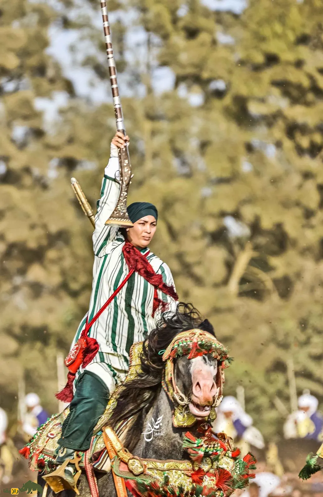 زنان مراکشی سوار بر اسب زنان مراکشی سوار بر اسب
