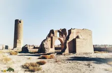 مناره گار؛ شاهکار معماری دوران سلجوقیان در اصفهان که کاملا رها شده و گنج‌یابان آن را نابود کردند